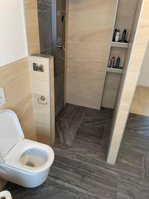 Moderne Wohnung Mit Stil Gross Gerungs Екстериор снимка