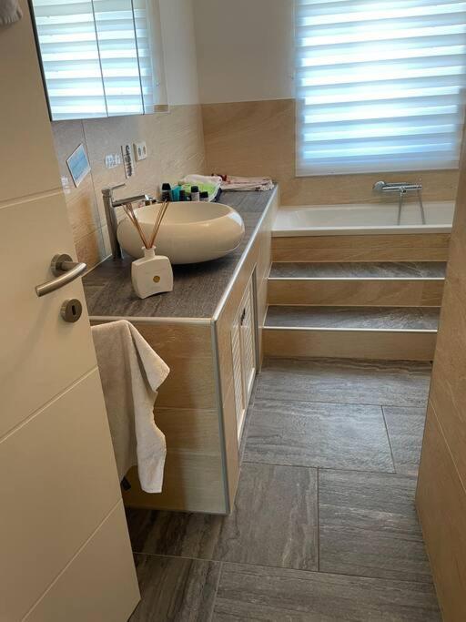 Moderne Wohnung Mit Stil Gross Gerungs Екстериор снимка